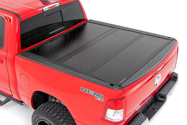 Rough Country - Dodge Low Profile Hard Tri-Fold Tonneau Cover 19-20 RAM 1500 Quad/Mega Cab 5.5ft; Bed W/O RAMbox Rough Country