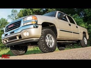 Rough Country - 1.5 - 2.5 Inch GM Leveling Lift Kit w/ V2 Shocks 99-06 1500 PU 4WD Rough Country - Image 2